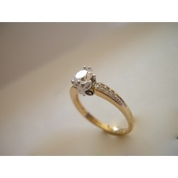 Wspaniały pierścionek z brylantem 0.61 ct VS2/E id: 1008