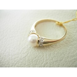 Złoty pierścionekz perłą i cyrkoniami. id: 246
